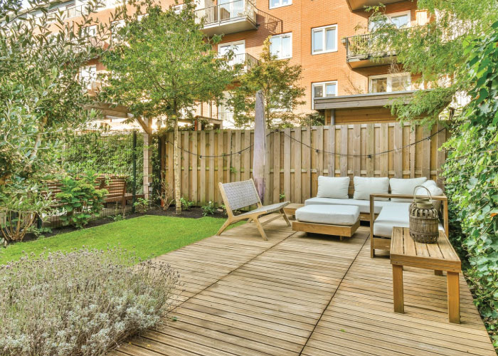 Outdoor living space and pool deck reflecting current Arizona design trends